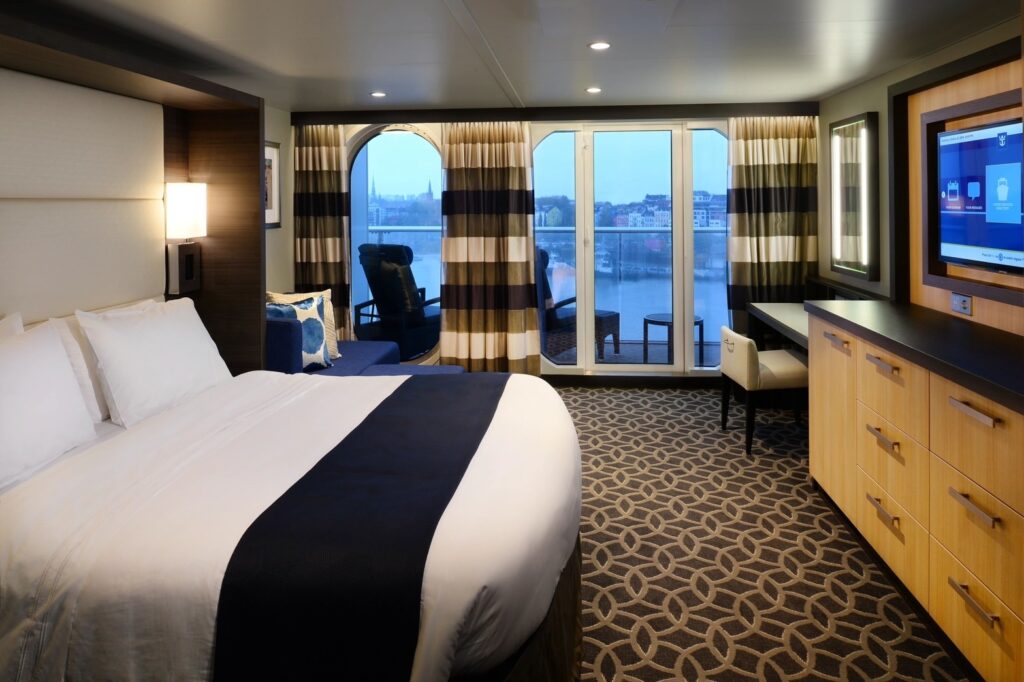 ห้องพัก Junior Suite บนเรือ Royal Caribbean